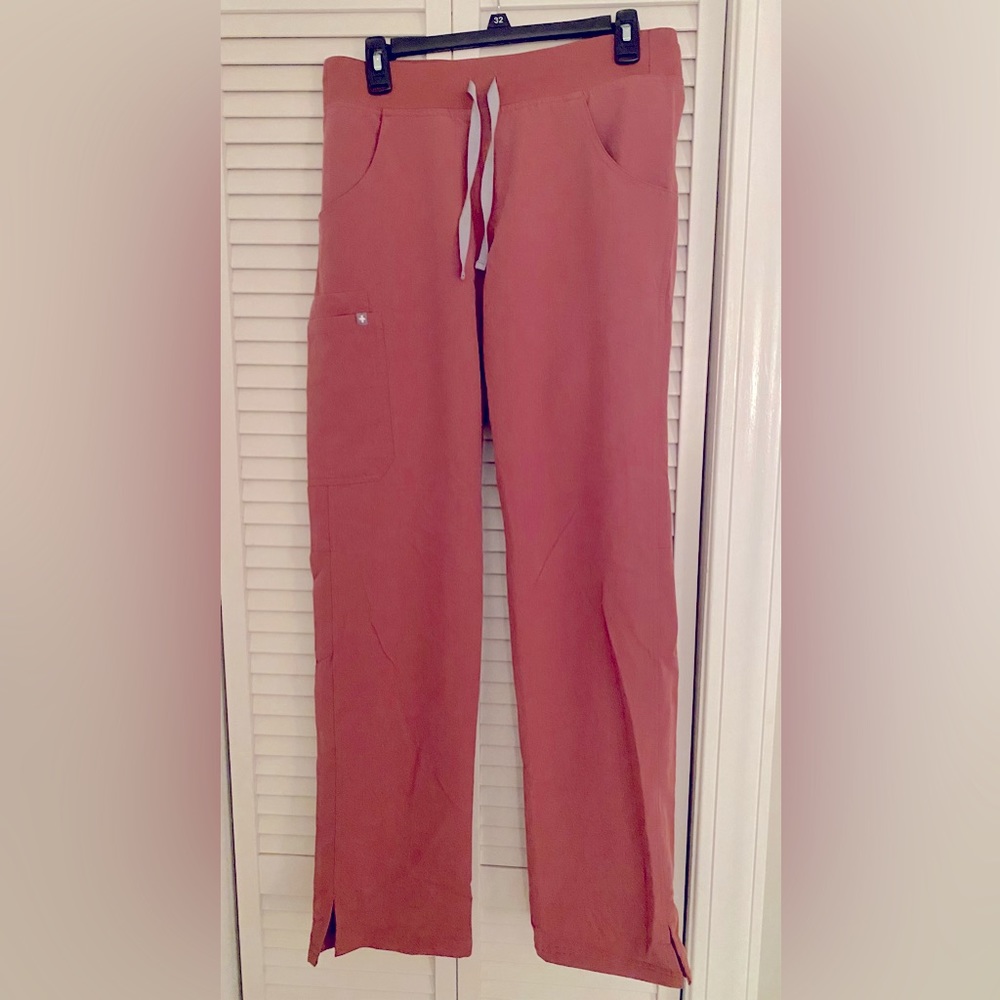 Figs Kade Cargo Scrub Pant (Mauve) - Small/Tall - Like New
